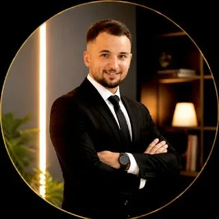 Fzt. Mustafa Barış Yılmaz — Fizyoterapi Ve Rehabilitasyon. Portre fotoğrafı.