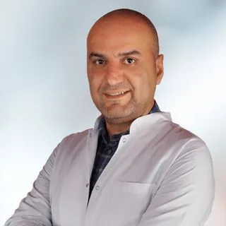 Uzm. Dr. Yasin Altundal — Fiziksel Tıp Ve Rehabilitasyon, İstanbul. Portre fotoğrafı.
