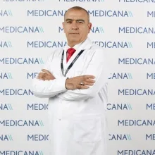 Uzm. Dr. İbrahim Yıldırım — Radyasyon Onkolojisi, Nilüfer, Bursa. Portre fotoğrafı.