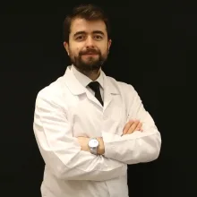 Op. Dr. Cengizhan Ekizceli — Plastik Rekonstrüktif Ve Estetik Cerrahi, İstanbul. Portre fotoğrafı.