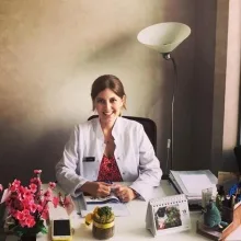 Dt. Zeynep Seda Bayülgen — Diş Hekimi, İstanbul. Portre fotoğrafı.