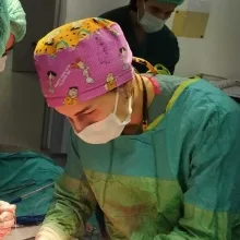 Op. Dr. Özgecan Yılmaz Yazar — Kadın Hastalıkları Ve Doğum, İzmir. Portre fotoğrafı.