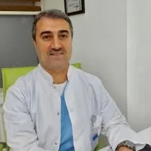 Dt. Nizamettin Arık — Diş Hekimi, İstanbul. Portre fotoğrafı.