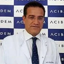 Prof. Dr. Süleyman Sami Kartı — Hematoloji, Küçükçekmece, İstanbul. Portre fotoğrafı.