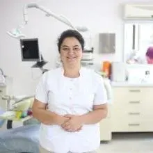 Dt. Melis Çakan — Diş Hekimi, Sakarya. Portre fotoğrafı.