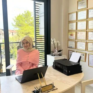 Dyt. Sena Tireli — Diyetisyen, Denizli. Portre fotoğrafı.