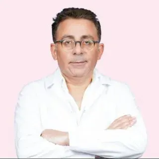 Uzm. Dr. Remzi Yıldız — İç Hastalıkları, Beşiktaş, İstanbul. Portre fotoğrafı.