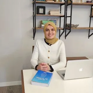 Dyt. Esra Kula — Kayseri. Portre fotoğrafı.