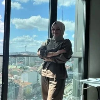 Kl. Psk. Betül Atasaz — Psikoloji, İstanbul. Portre fotoğrafı.