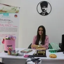 Dyt. Merve Akay — Diyetisyen, İzmir. Portre fotoğrafı.