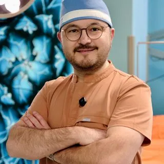Op. Dr. Süleyman Altınkaya — Plastik Rekonstrüktif Ve Estetik Cerrahi. Portre fotoğrafı.