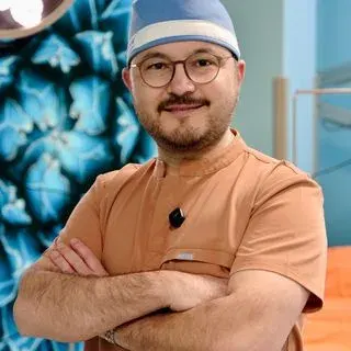 Op. Dr. Süleyman Altınkaya — Plastik Rekonstrüktif Ve Estetik Cerrahi. Portre fotoğrafı.