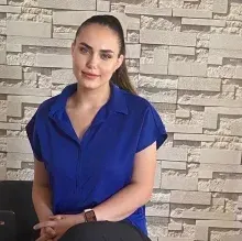 Dyt. Ümran Nur Avcı — Diyetisyen, Antalya. Portre fotoğrafı.