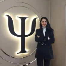 Uzm. Psk. Zeynep Taşel Günal — Psikoloji, Bursa. Portre fotoğrafı.