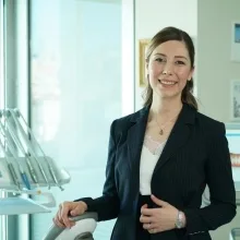 Uzm. Dr. Nazlı Karaca Kurt — Ortodonti, İstanbul. Portre fotoğrafı.