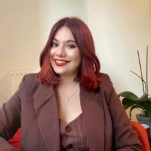 Kl. Psk. Gizem Özdemir — Psikoloji, İstanbul. Portre fotoğrafı.