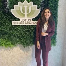 Psk. Zehra Asena Akyıldız — Psikoloji. Portre fotoğrafı.