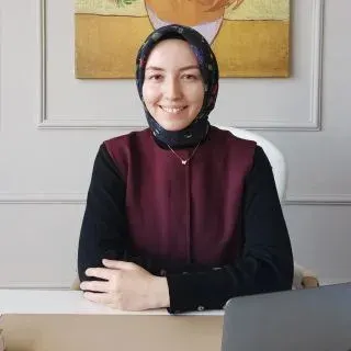 Dyt. Feyzanur Cüre — Diyetisyen, Kocaeli. Portre fotoğrafı.