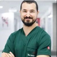 Dt. Fikri Can Ayık — Diş Hekimi, Pendik, İstanbul. Portre fotoğrafı.