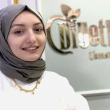 Dyt. Zehra Nur Yiğit — Diyetisyen. Portre fotoğrafı.