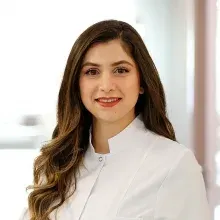 Dt. Buse Demir — Diş Hekimi, Kocaeli. Portre fotoğrafı.
