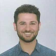 Uzm. Dt. Erol Karslı — Ortodonti, Ceyhan, Adana. Portre fotoğrafı.