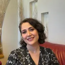 Dyt. Ayşe Nur Fidan — Diyetisyen, Kocaeli. Portre fotoğrafı.