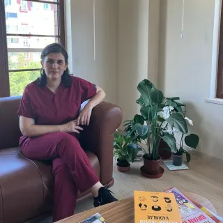 Op. Dr. Emine Elmas profilinde yer alan galeri fotoğrafı.