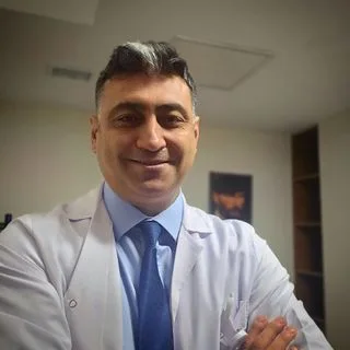Uzm. Dr. Gökay Deniz — Kalp Ve Damar Cerrahisi, Ankara. Portre fotoğrafı.