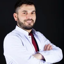 Dt. Ramazan Güçlügil — Diş Hekimi, Esenler, İstanbul. Portre fotoğrafı.