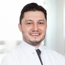 Op. Dr. Yakup Işık — Plastik Rekonstrüktif Ve Estetik Cerrahi, Esenyurt, İstanbul. Portre fotoğrafı.