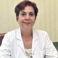 Uzm. Dr. Hülya Güvence — İç Hastalıkları, Ankara. Portre fotoğrafı.