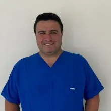Dt. Burak Bayındır — Diş Hekimi, Antalya. Portre fotoğrafı.