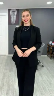 Dt. Betül İğneci profilinde yer alan galeri fotoğrafı.