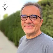 Prof. Dr. Ender Ellidokuz — İzmir. Portre fotoğrafı.