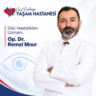 Op. Dr. Remzi Mısır — Göz Hastalıkları, Ankara. Portre fotoğrafı.