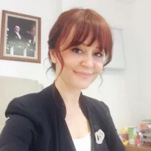 Prof. Dr. Ayşen Bingöl — Konyaaltı, Antalya. Portre fotoğrafı.