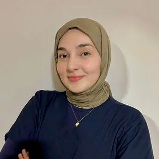 Fzt. Büşra Gül Yılmaz — Fizyoterapi Ve Rehabilitasyon, İstanbul. Portre fotoğrafı.