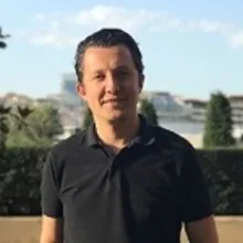 Psk. Orhan Dünya — Psikoloji, Üsküdar, İstanbul. Portre fotoğrafı.