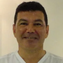 Dt. Attila Bayer — Diş Hekimi, Beşiktaş, İstanbul. Portre fotoğrafı.