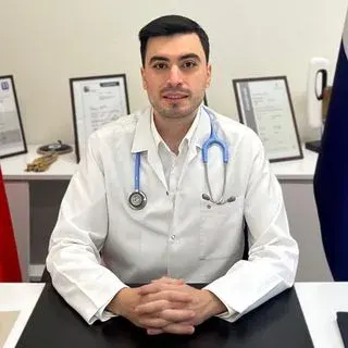 Uzm. Dr. Muhammed Emir İnce — İç Hastalıkları, Aydın. Portre fotoğrafı.