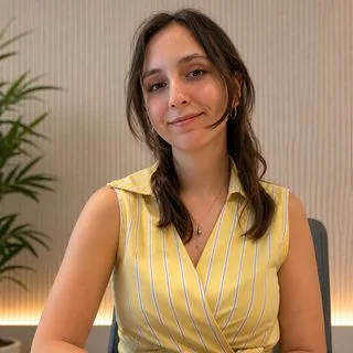 Psk. İrem Akman — Psikoloji. Portre fotoğrafı.
