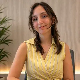 Psk. İrem Akman — Psikoloji. Portre fotoğrafı.