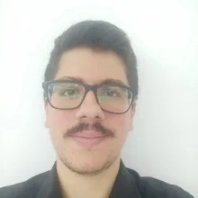 Dkt. Ali Doruk Taşdemir — Dil ve Konuşma Terapisi, Muğla. Portre fotoğrafı.