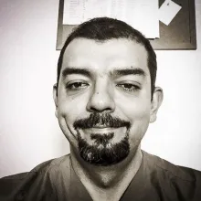 Doç. Dr. Emre Durdağ — Beyin Ve Sinir Cerrahisi, Yüreğir, Adana. Portre fotoğrafı.