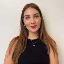 Kl. Psk. Aylin Topcu Erdinç — Psikoloji, İstanbul. Portre fotoğrafı.
