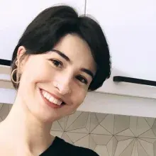 Psk. Merve Demir — Psikoloji, İstanbul. Portre fotoğrafı.