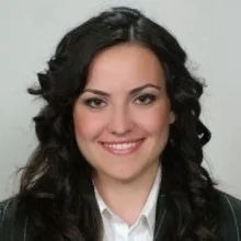 Dr. Dt. Gülhan Koyuncuoğlu — Çocuk Diş Hekimliği (Pedodonti), Bahçelievler, İstanbul. Portre fotoğrafı.