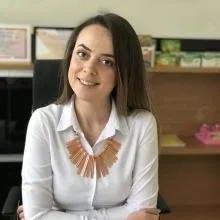 Dyt. Yasemin Doğrul — Diyetisyen, Bursa. Portre fotoğrafı.