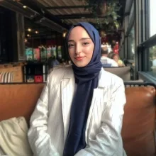Psk. Zeynep Naz Ersoy — Psikoloji, İstanbul. Portre fotoğrafı.